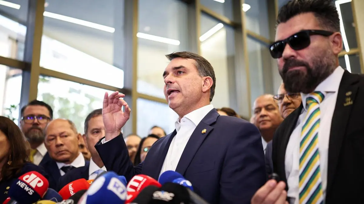 Flávio Bolsonaro Meets Trump Amid Scandal